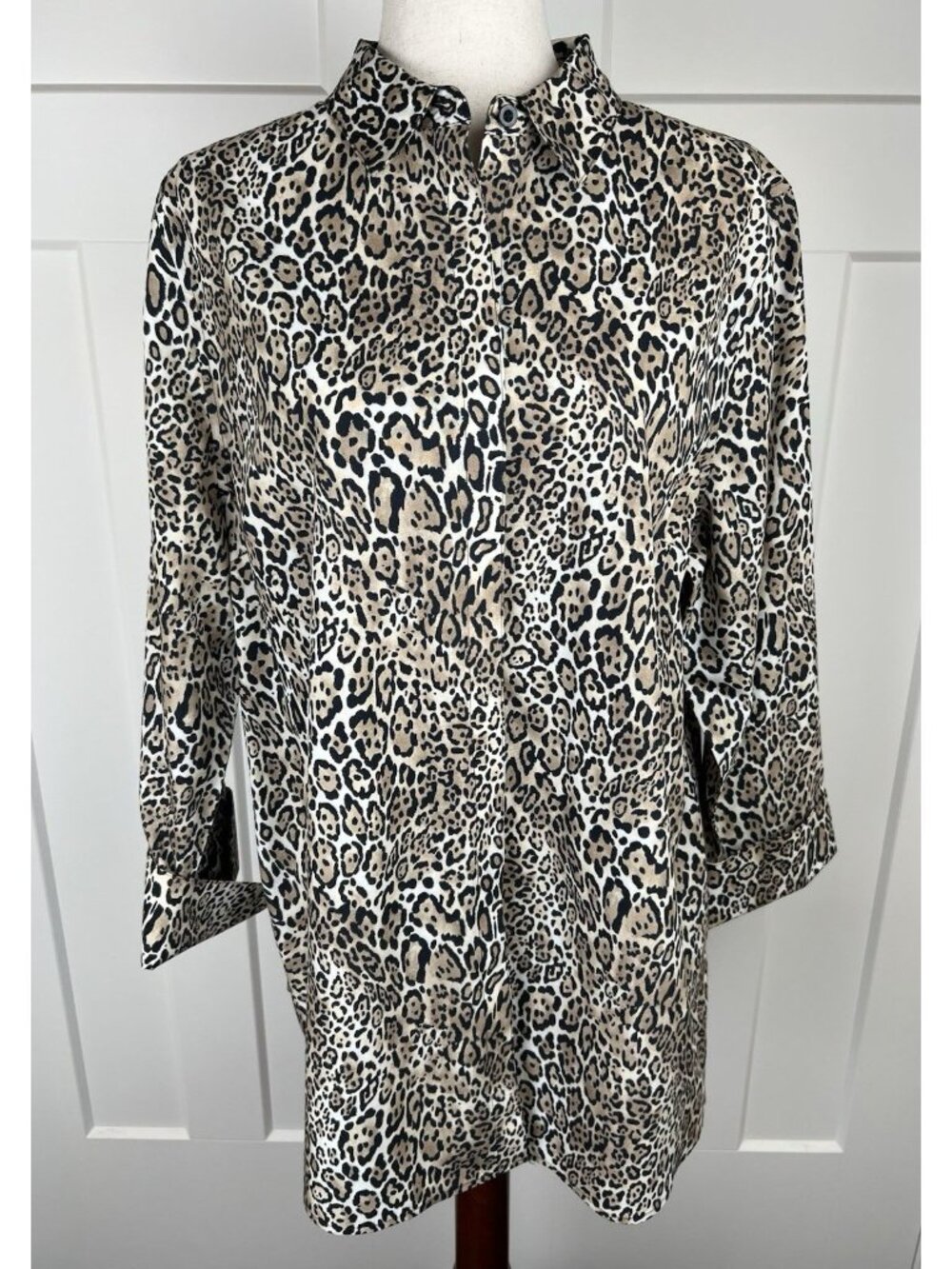 Chico’s No Iron Animal Print Shirt Size 3 Leopard Button Front Cotton Blouse